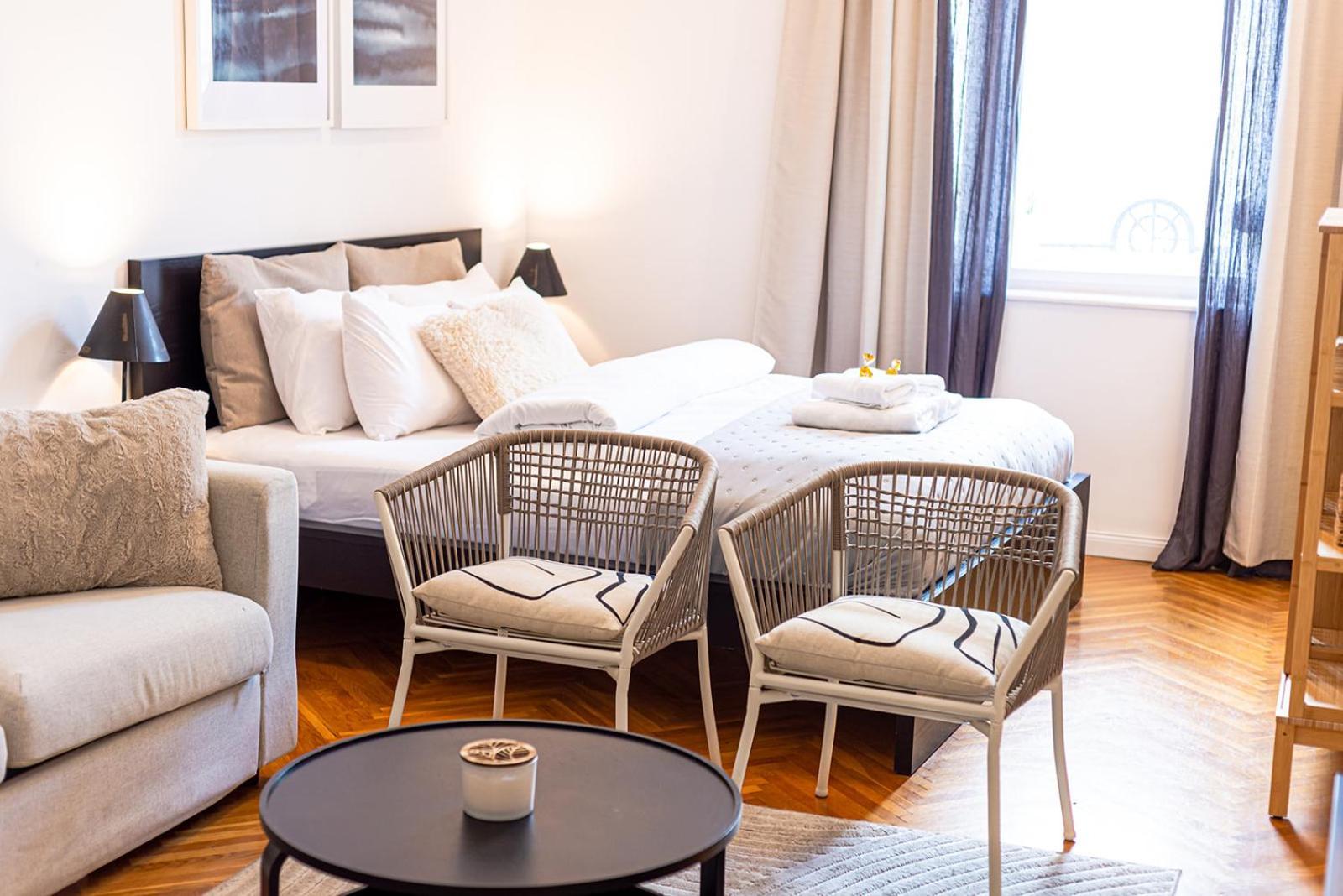 Tas Vas - Charming In Budapest