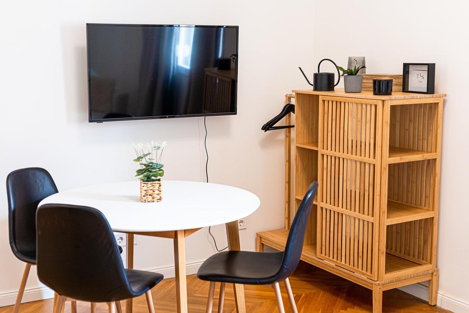 Tas Vas - Charming In Appartamento Budapest