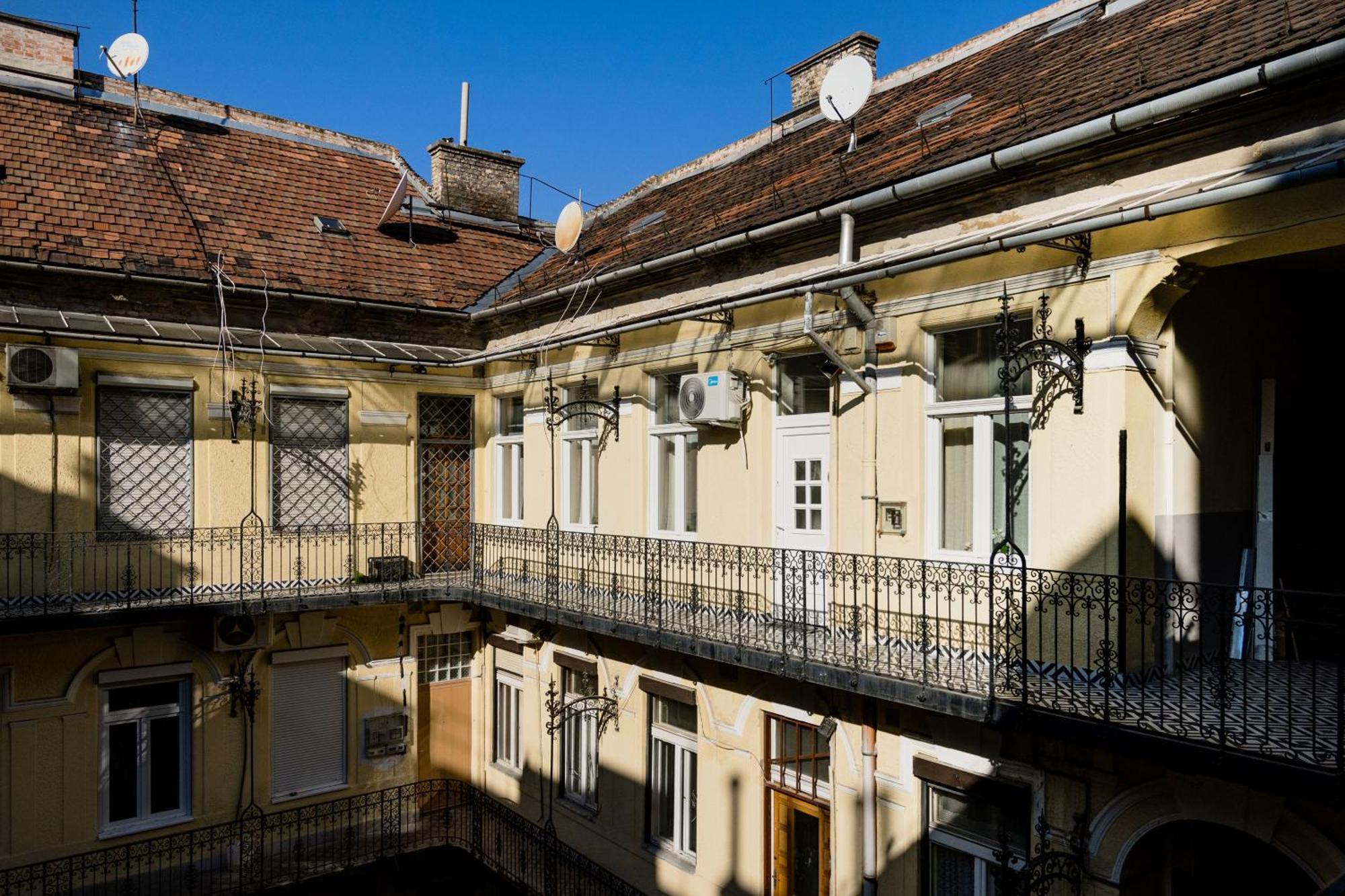 Bright And Cozy Urban Getaway * Budapest