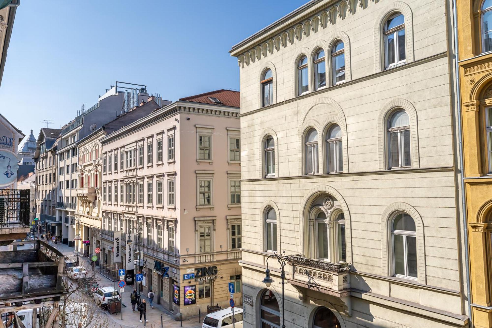 Gozsdu Court Szelenyi * Budapest