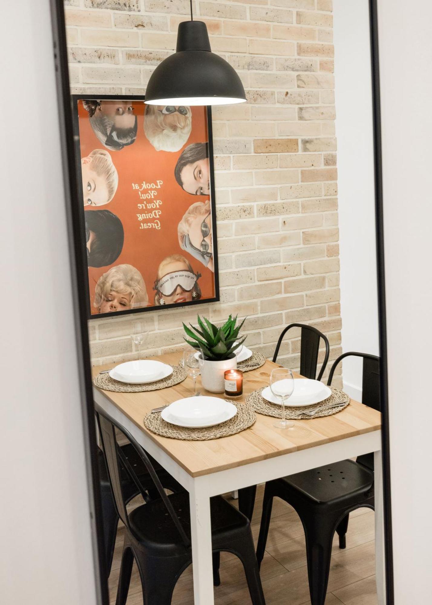Chic Urban Retreat- Near Opera & Basilica