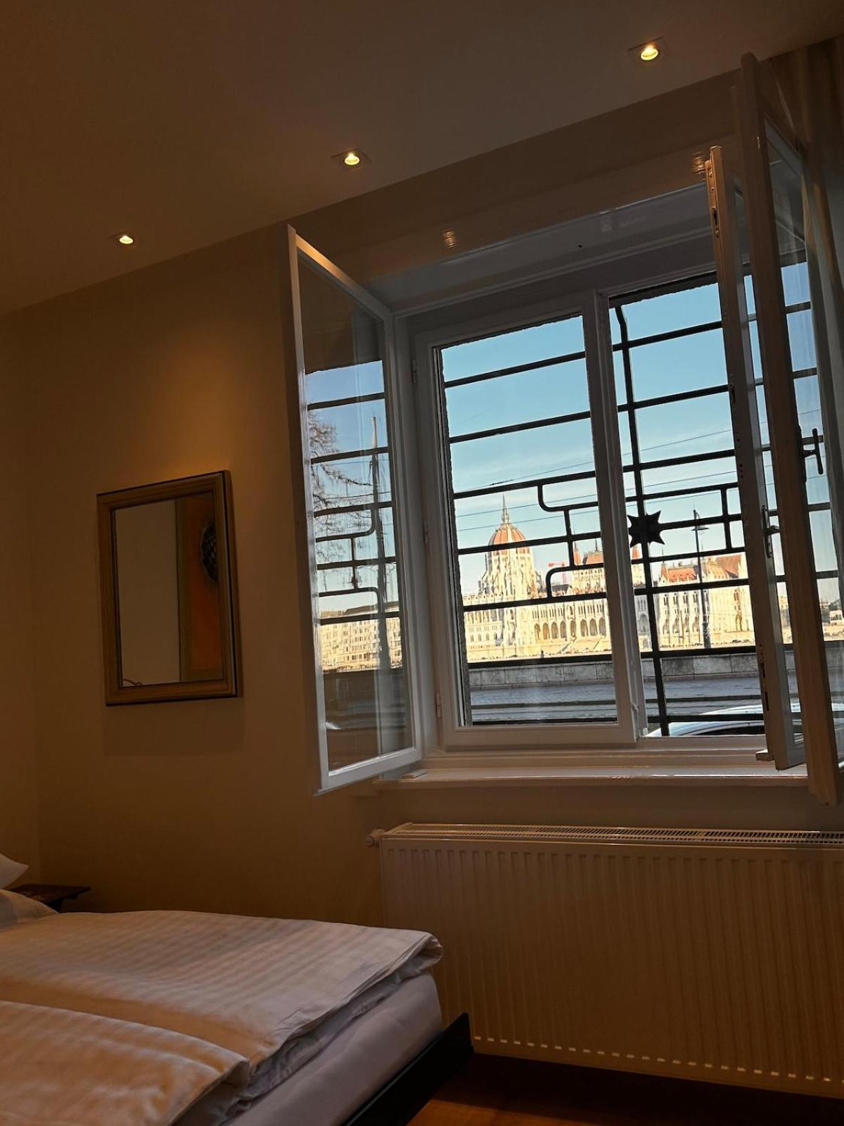Appartement Klarahome Danube With Parliament View Boedapest