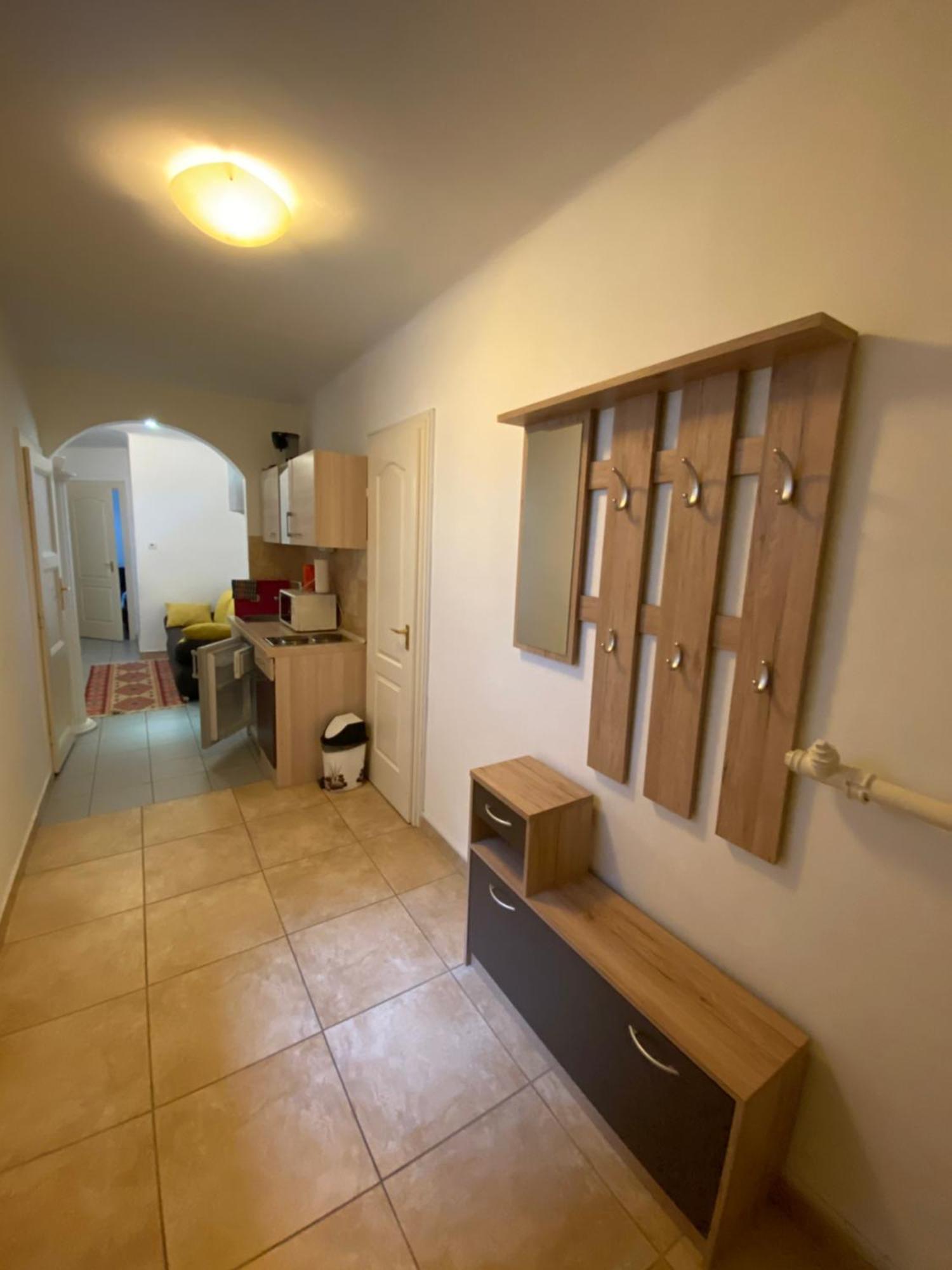 & And Center Apartment