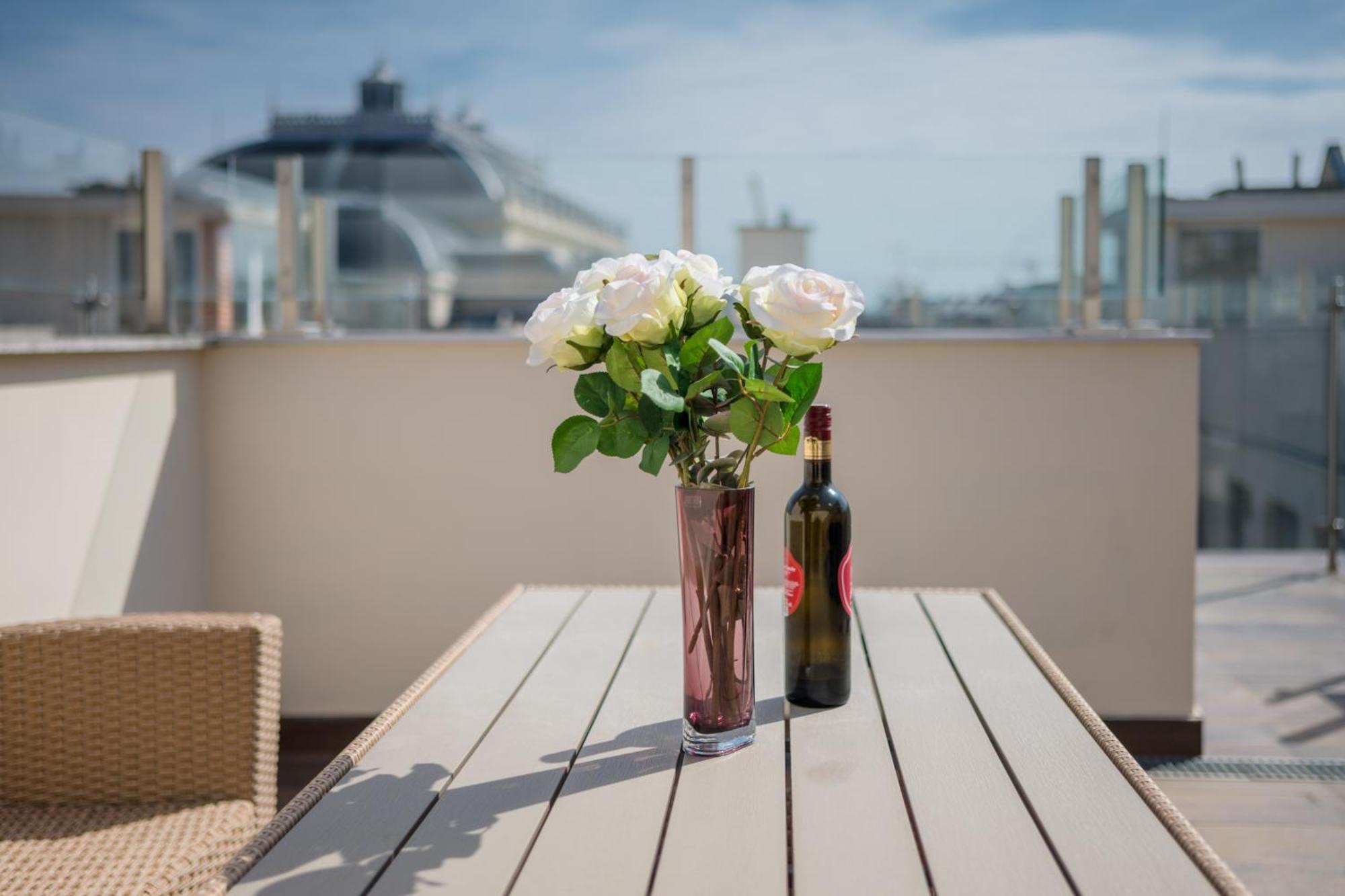 2 Bedroom 2 Bathroom Loft With Terrace By The Opera Apartamento Budapest
