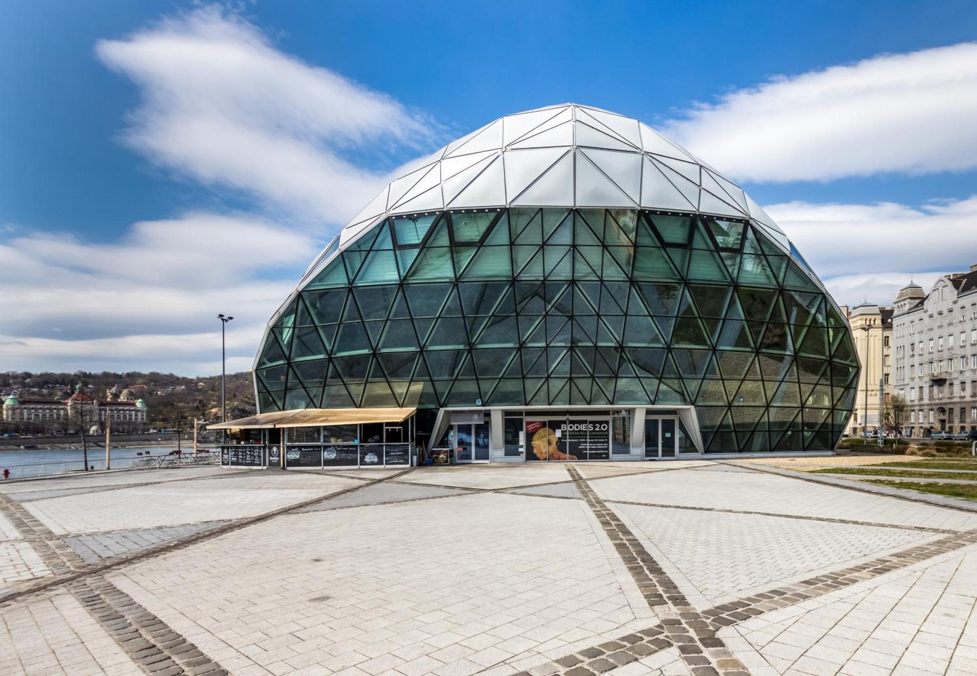 Oasis 2 Bd * Budapest