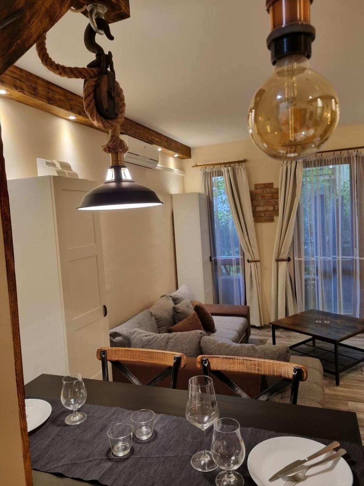 Center House Full With Garden Apartment *