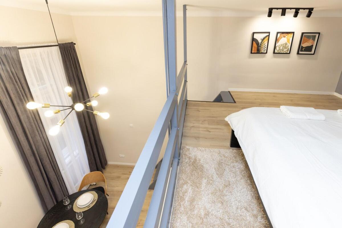 Center 2 Bedroom Apartment!