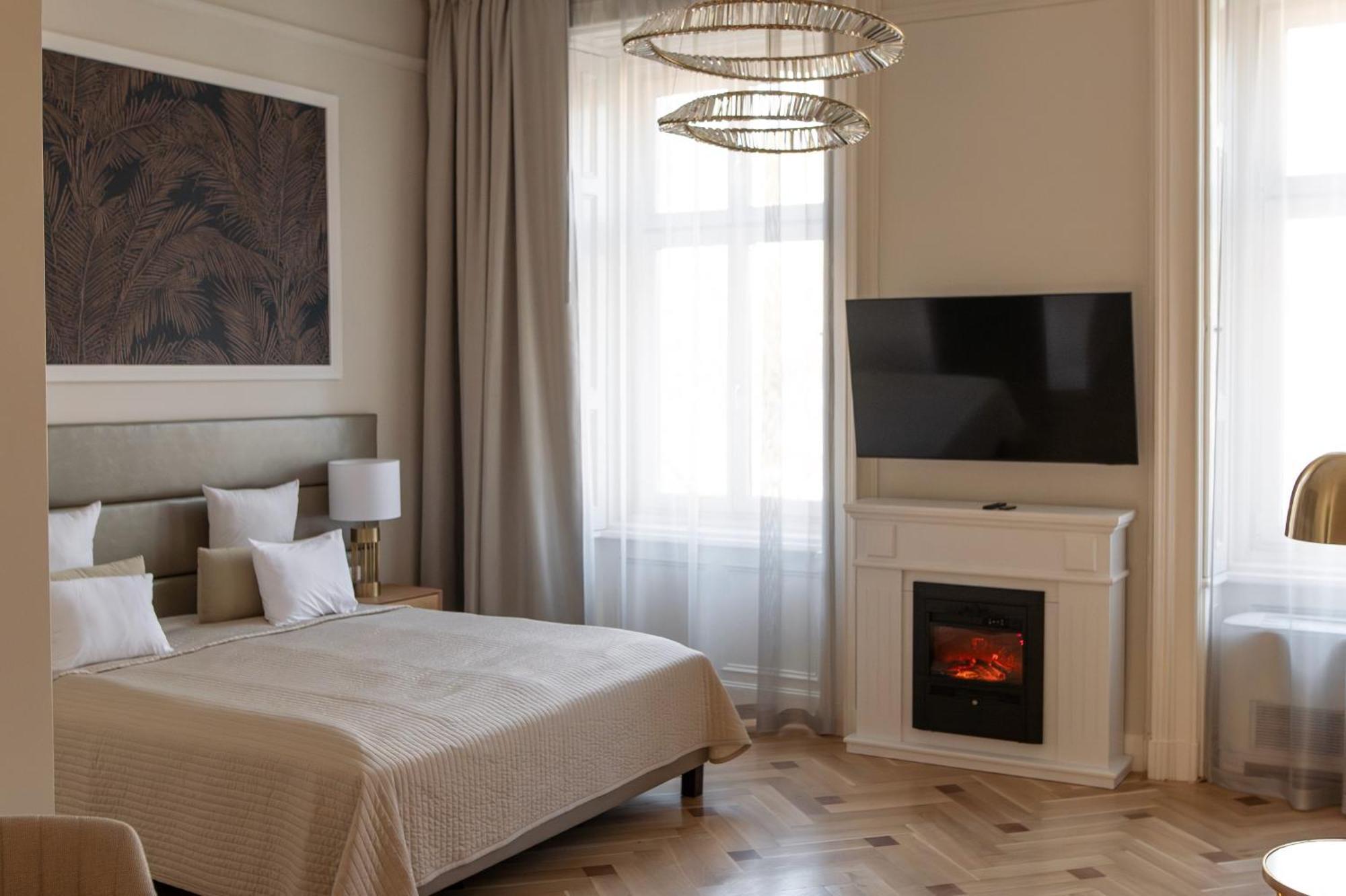 Harmonia Palace *