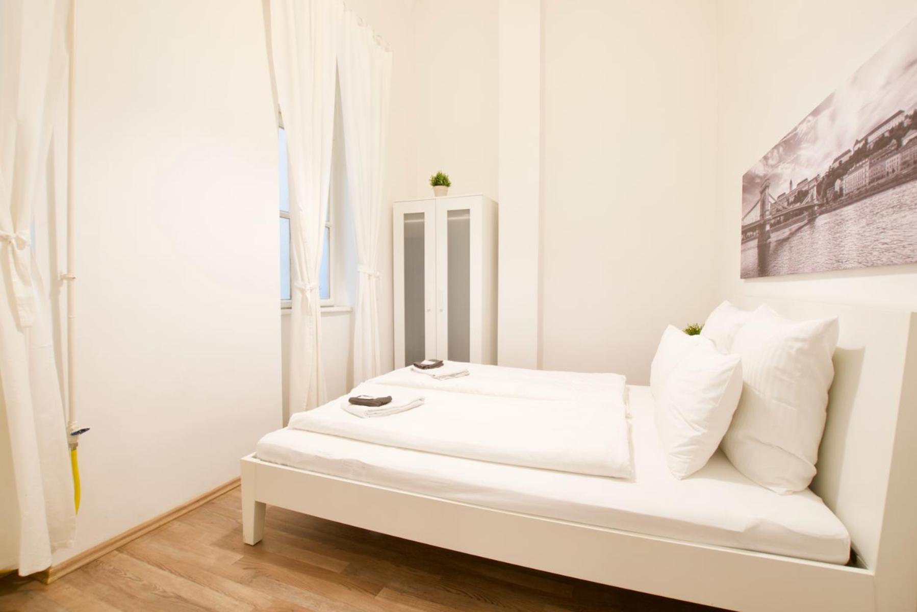 Sunset Point Apartment