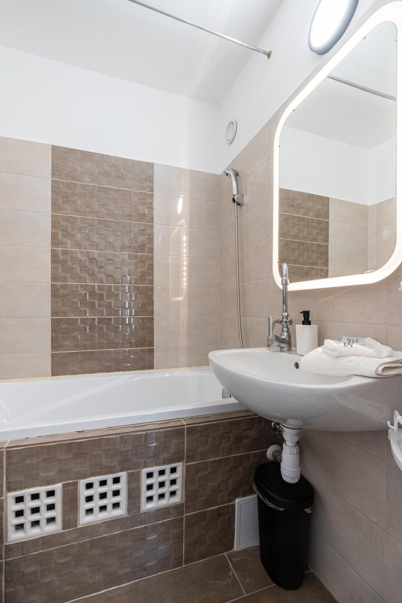 Cloud 8 * Budapest