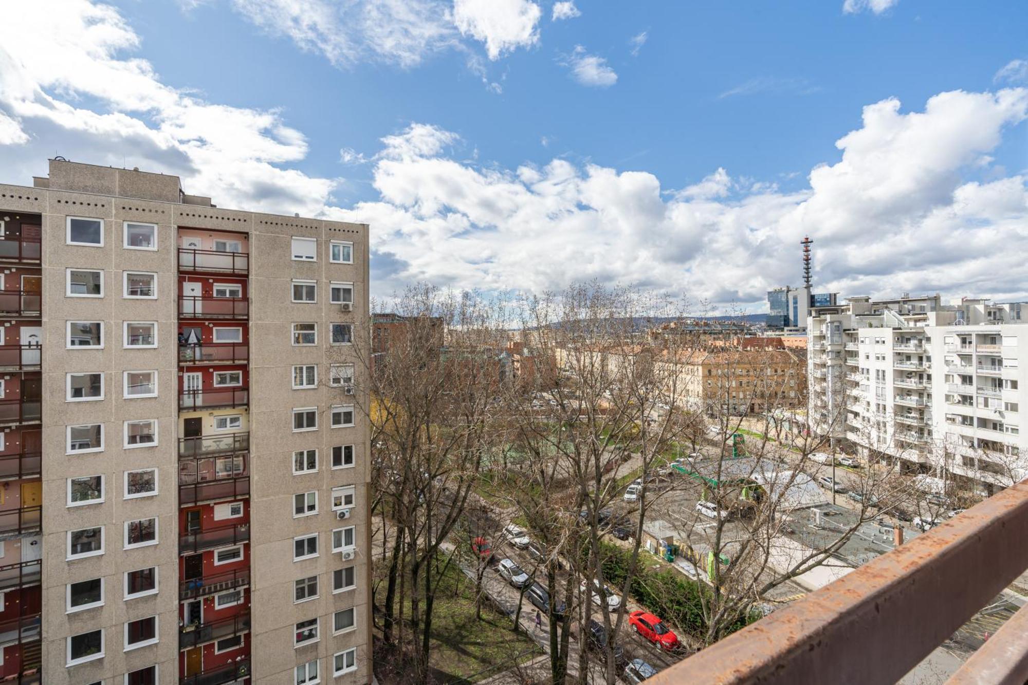 Cloud 8 * Budapest