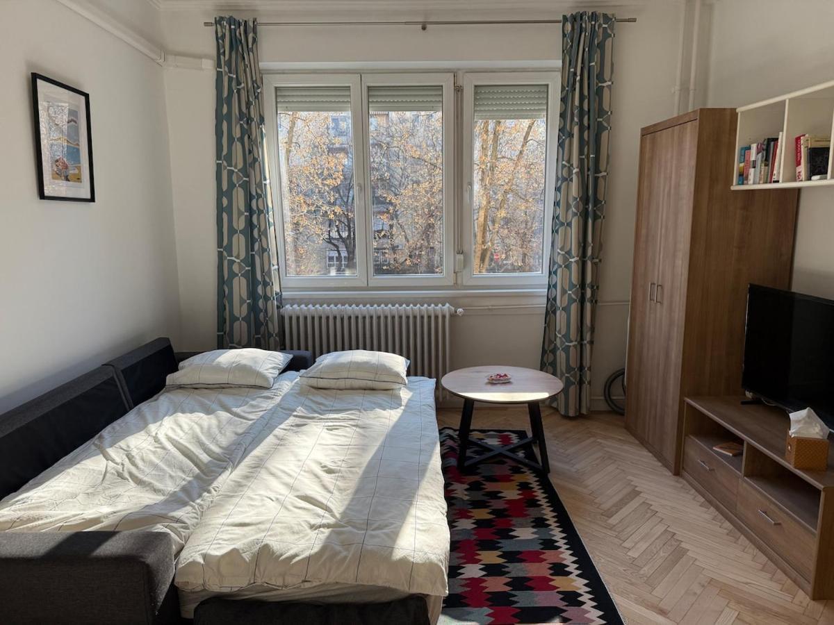 Buda's Crib Apartment *