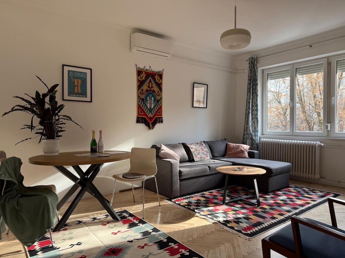 Buda's Crib Apartment