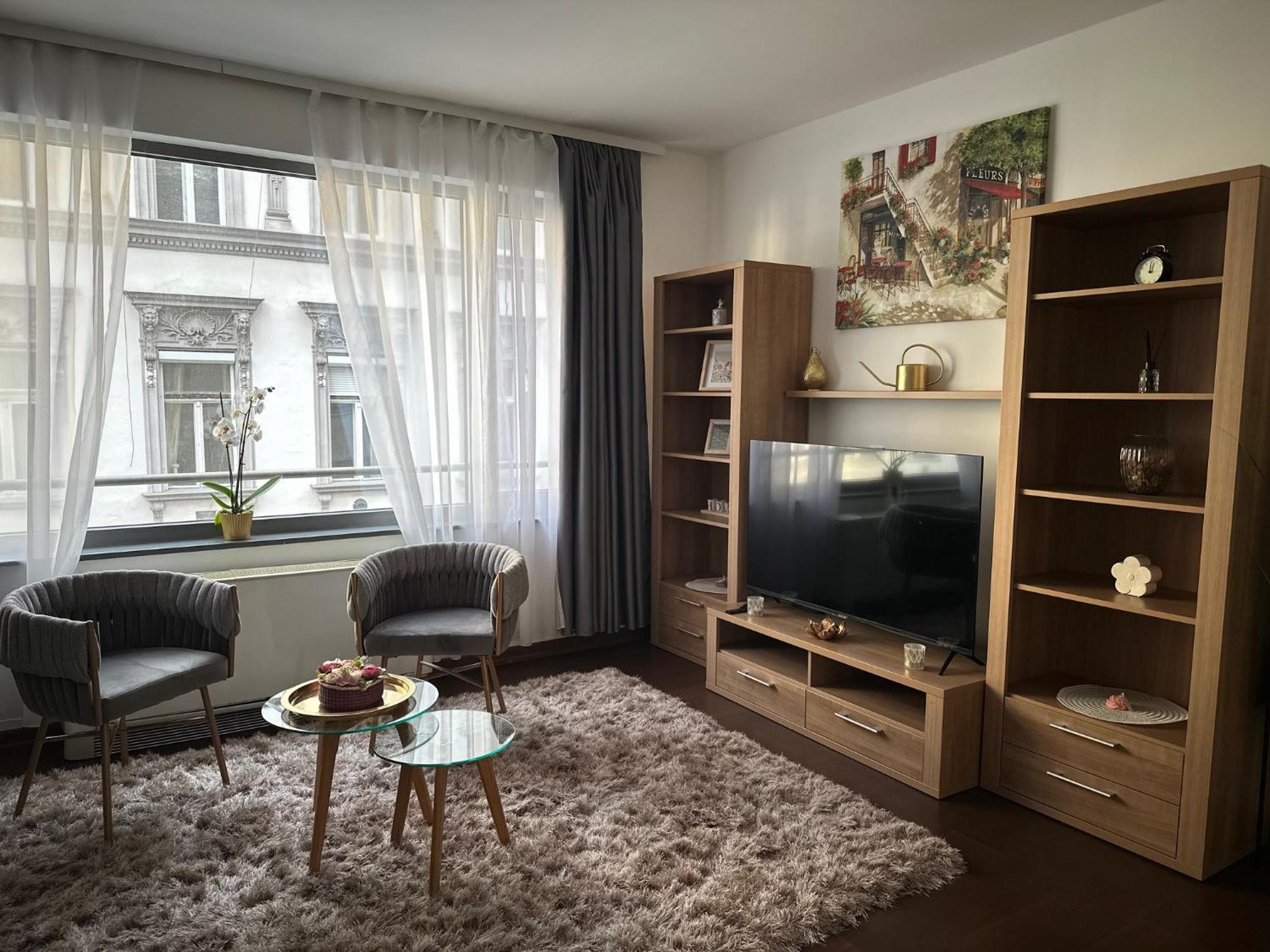 Wellness By The Opera Apartment *