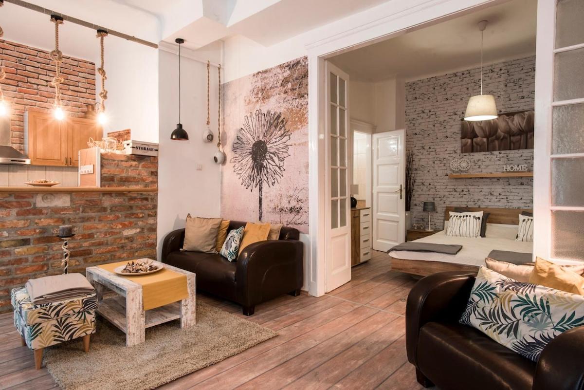 Vintage Style Flat In The Heart Of Buda Budapest