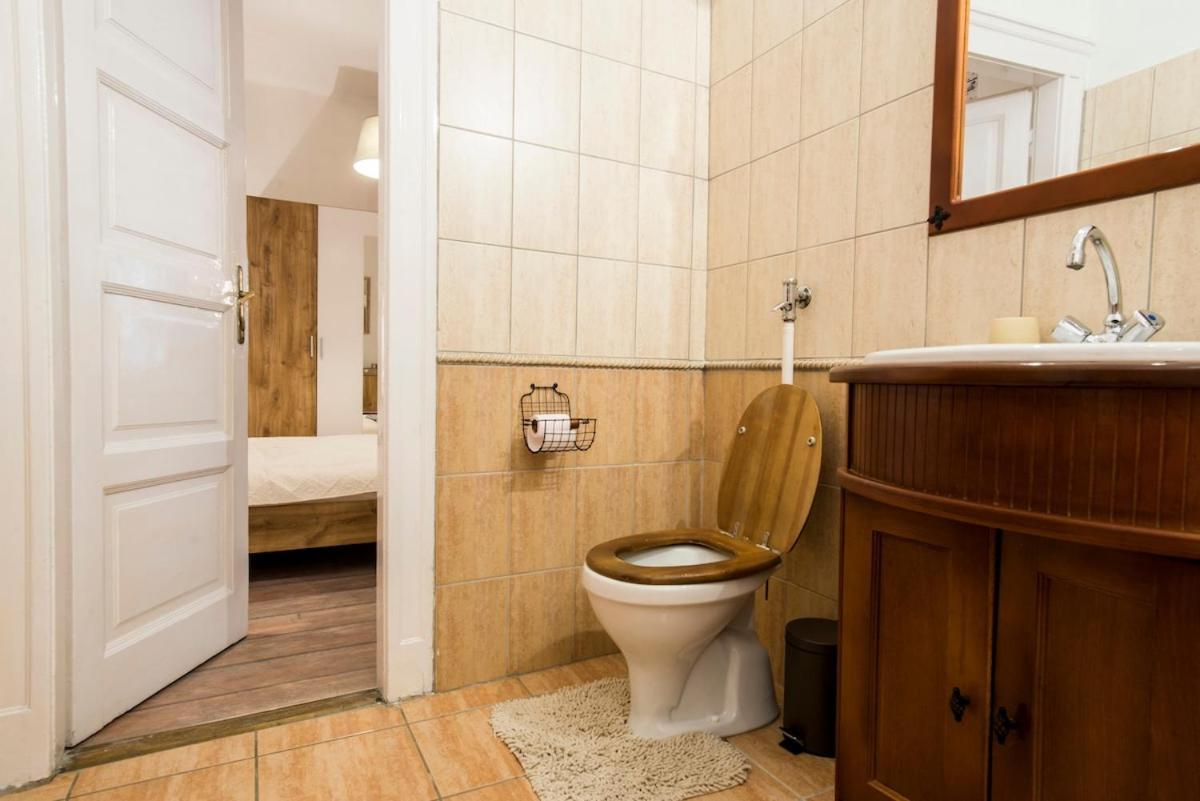 Vintage Style Flat In The Heart Of Buda Budapest