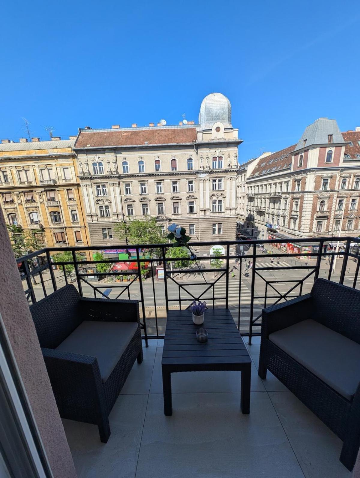 Heart Of Downtown Luxury Condo, Private Spa, Cinema, Patio Apartamento