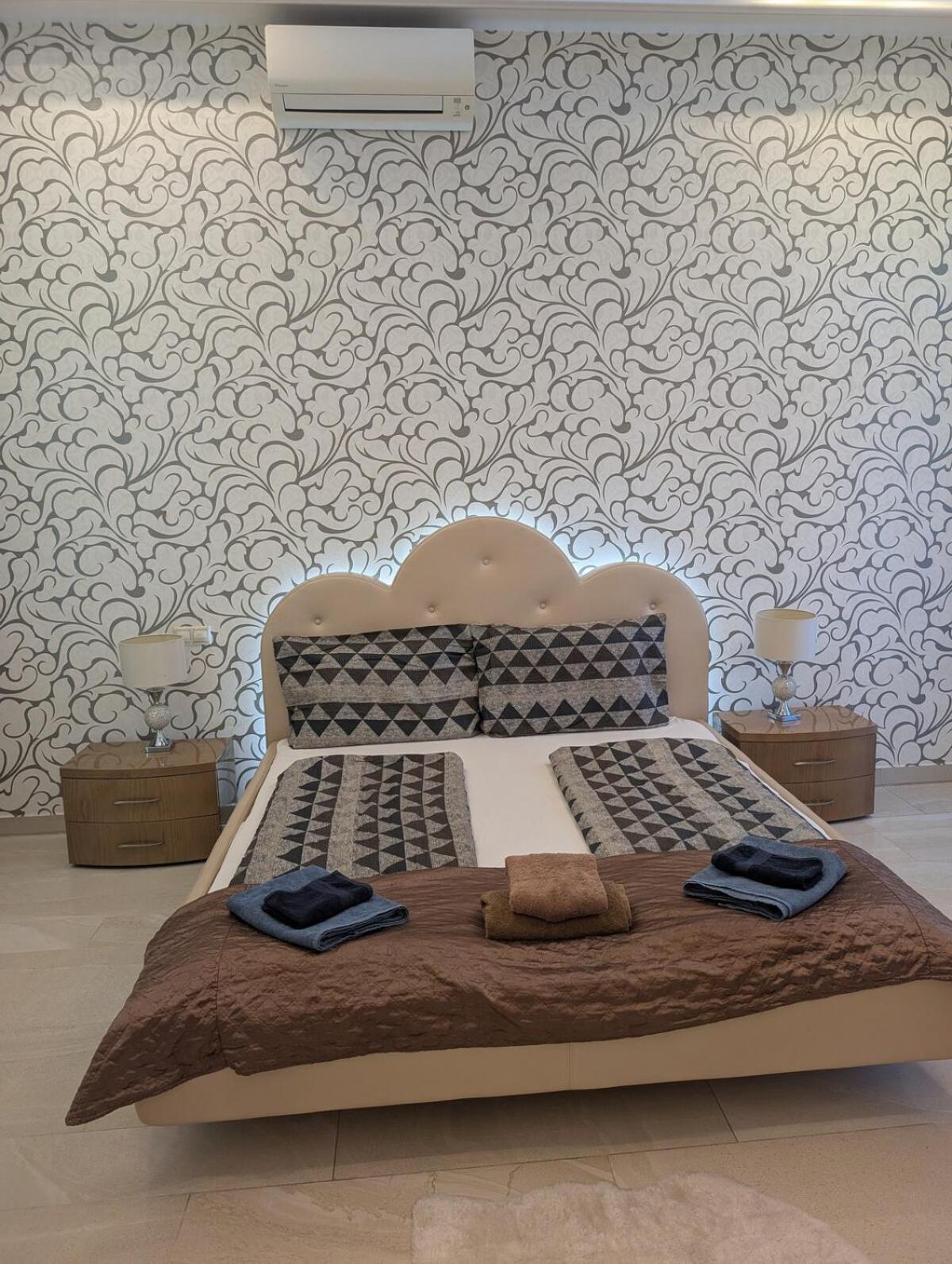 Heart Of Downtown Luxury Condo, Private Spa, Cinema, Patio Apartamento *