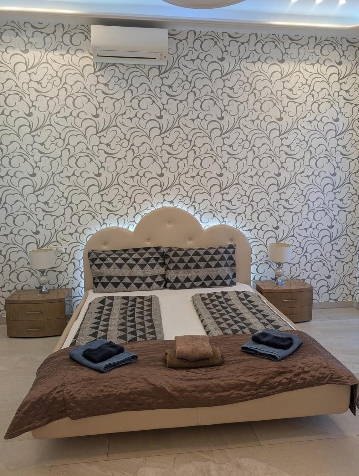 Apartamento Heart Of Downtown Luxury Condo, Private Spa, Cinema, Patio Budapest