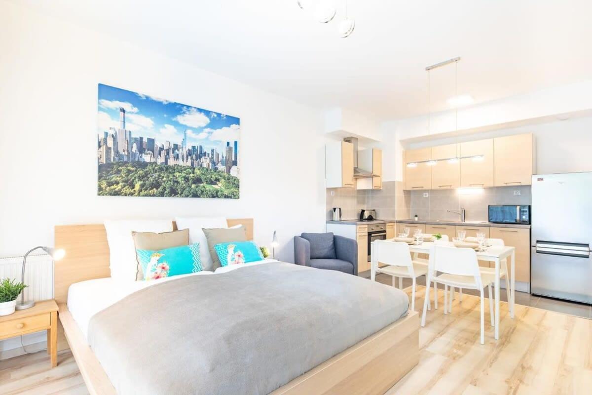 Apartman Modern And Sunny With Balcony
