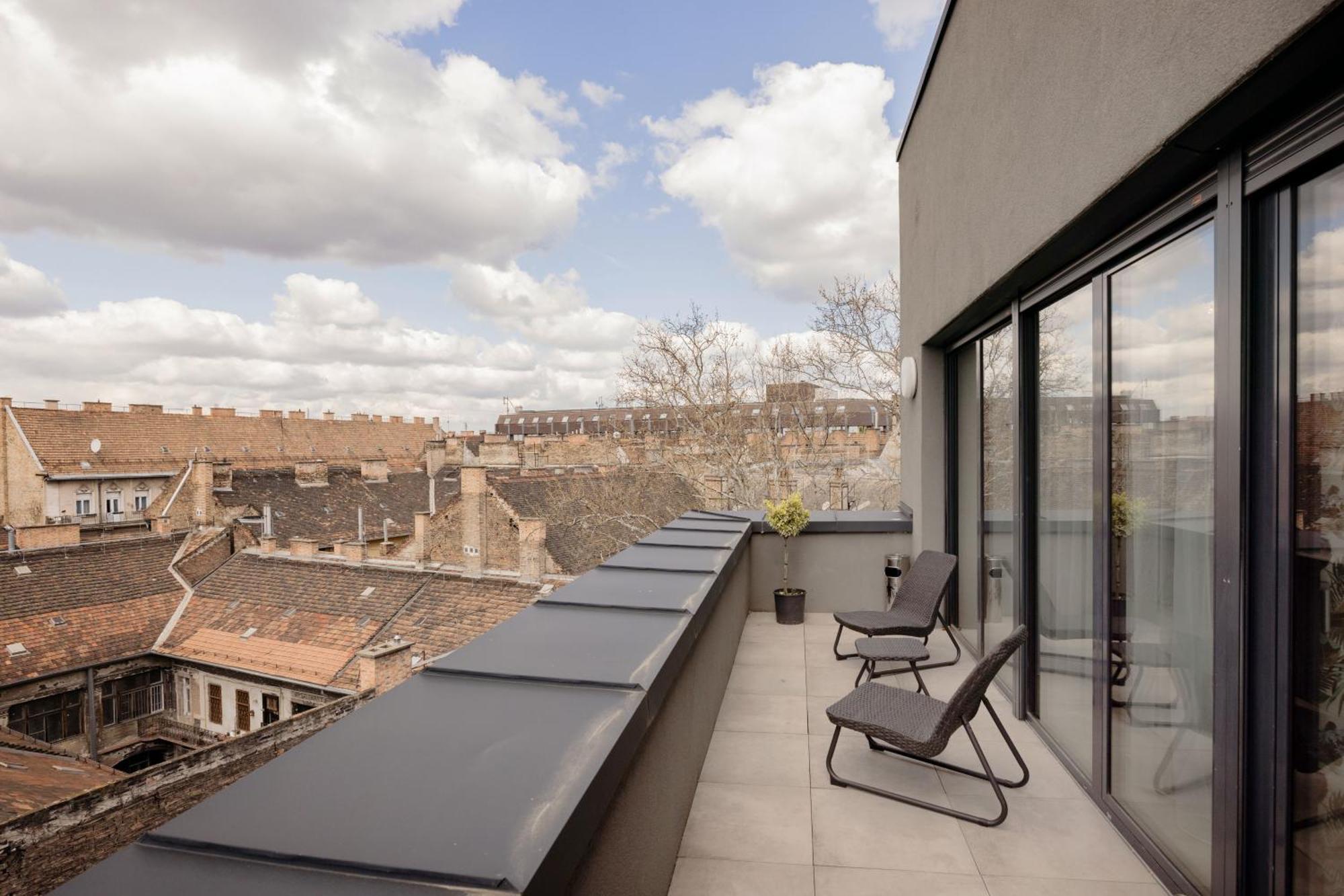 Trainforest Penthouse Residences Apartamento