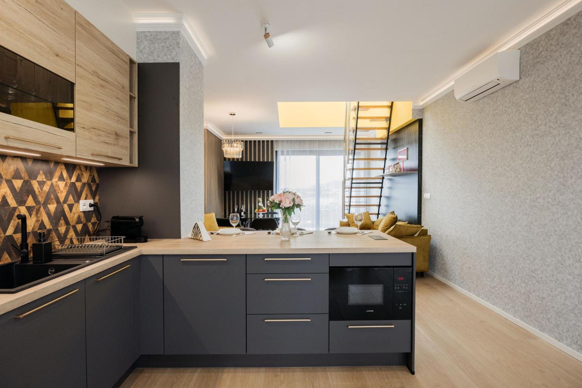 Trainforest Penthouse Residences *