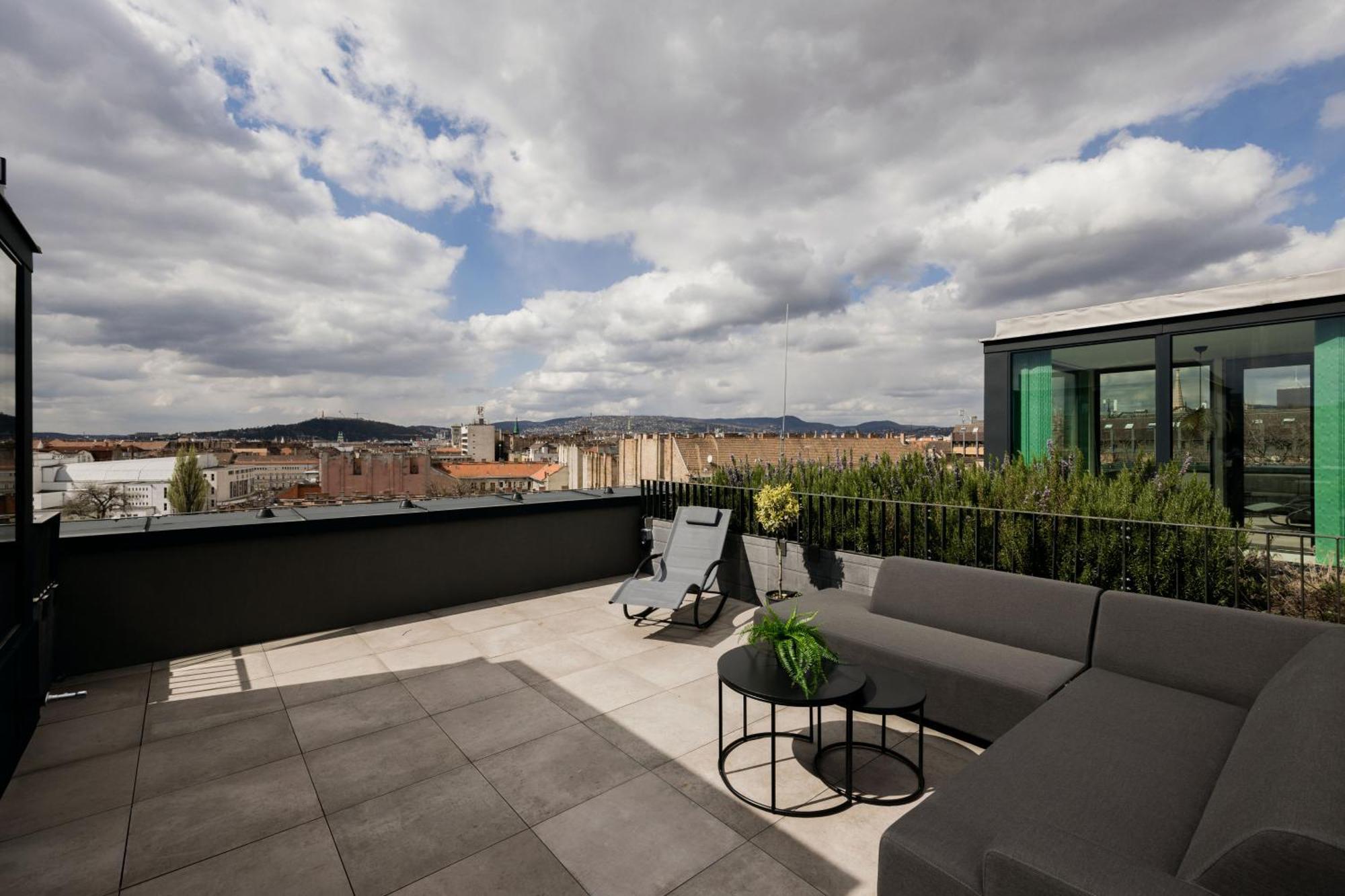 Trainforest Penthouse Residences *
