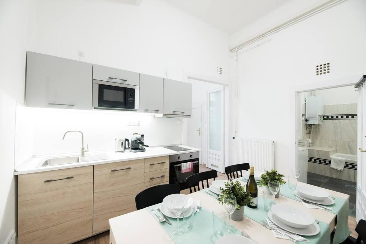 Lejlighed New With Aircon At Great Location *