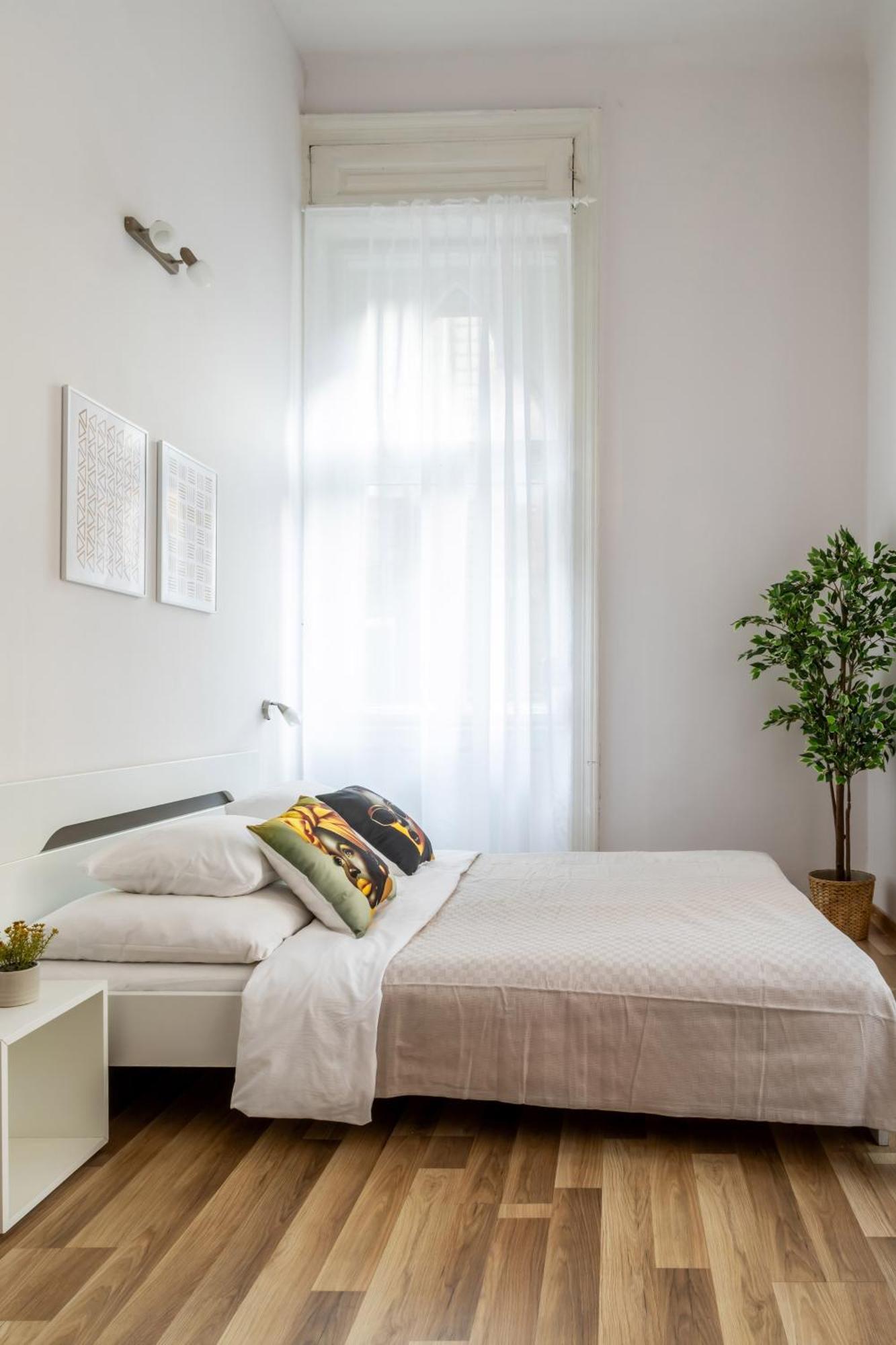 Urban Lights In Downtown Apartment *