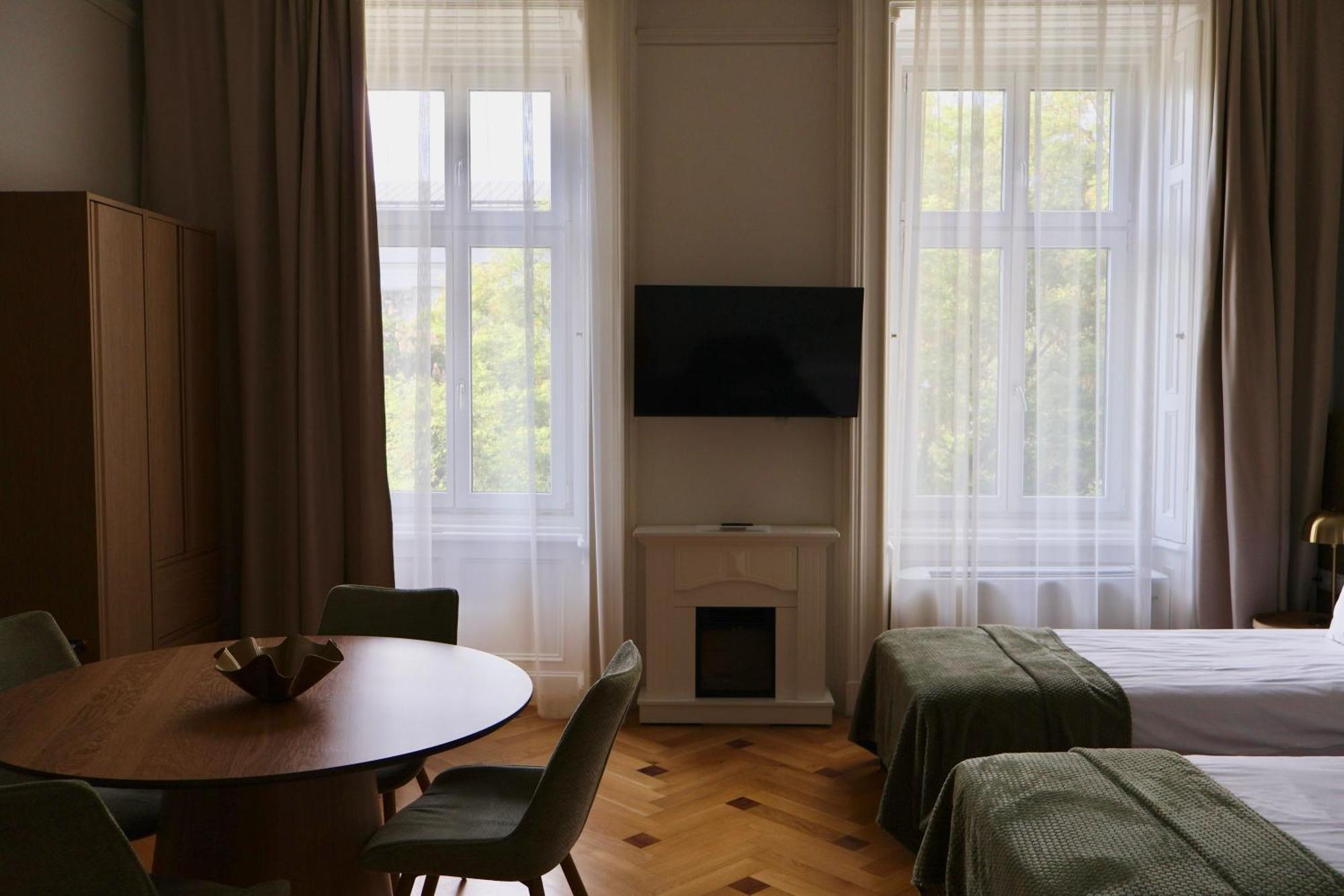 Harmonia Palace Apartment *