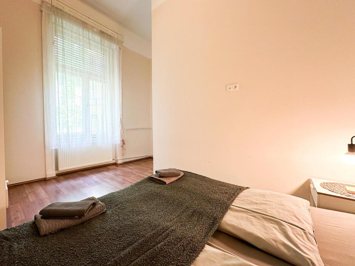 Appartamento Stylish 1br - Flora's House Budapest