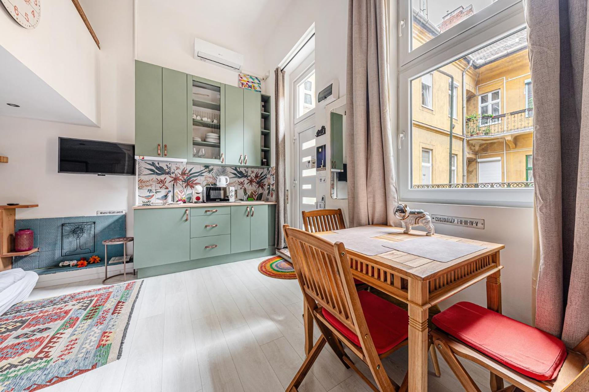 Charming & The Hidden Gem On Akacfa Str Budapest
