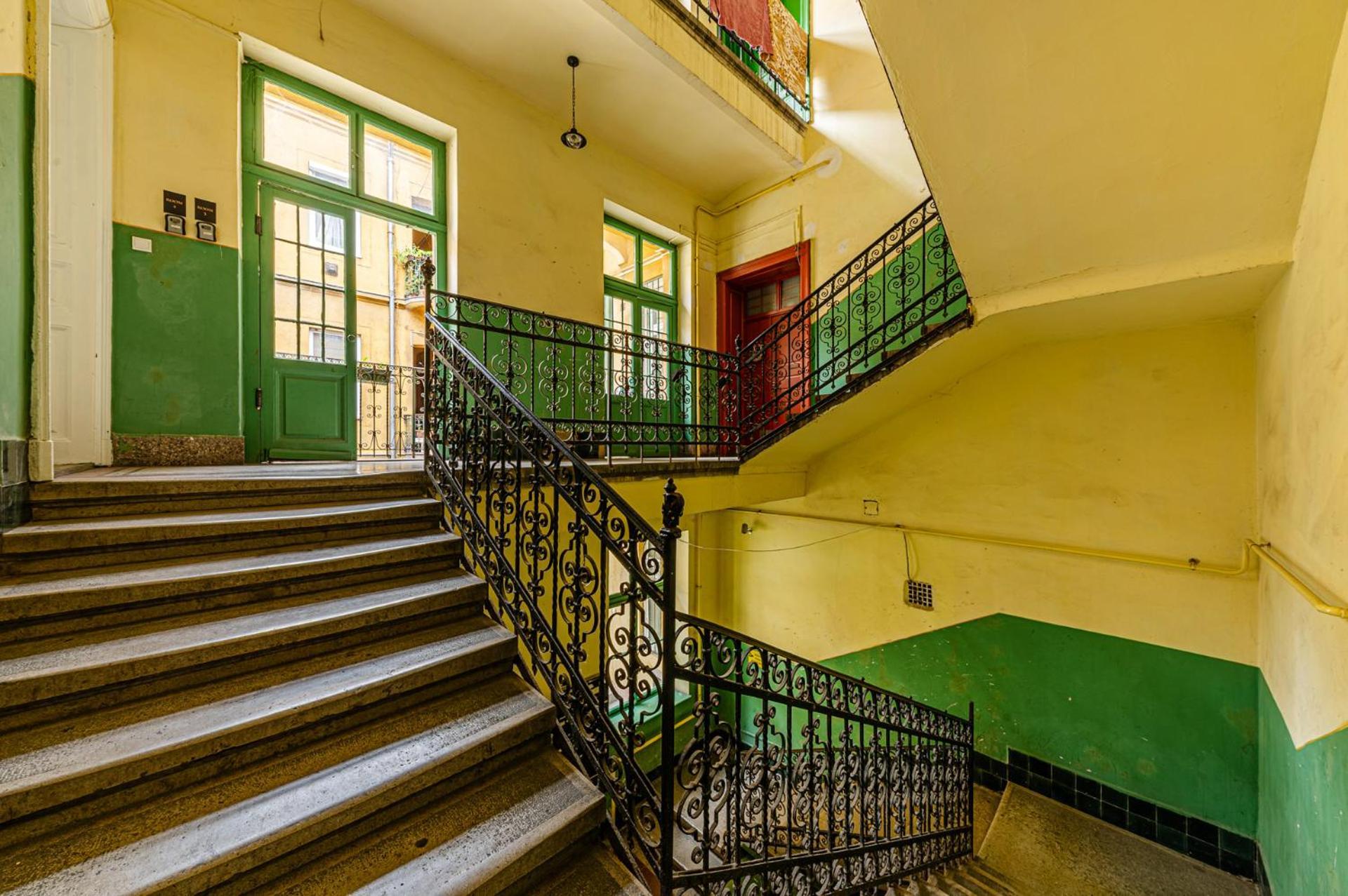Charming & The Hidden Gem On Akacfa Str * Budapest