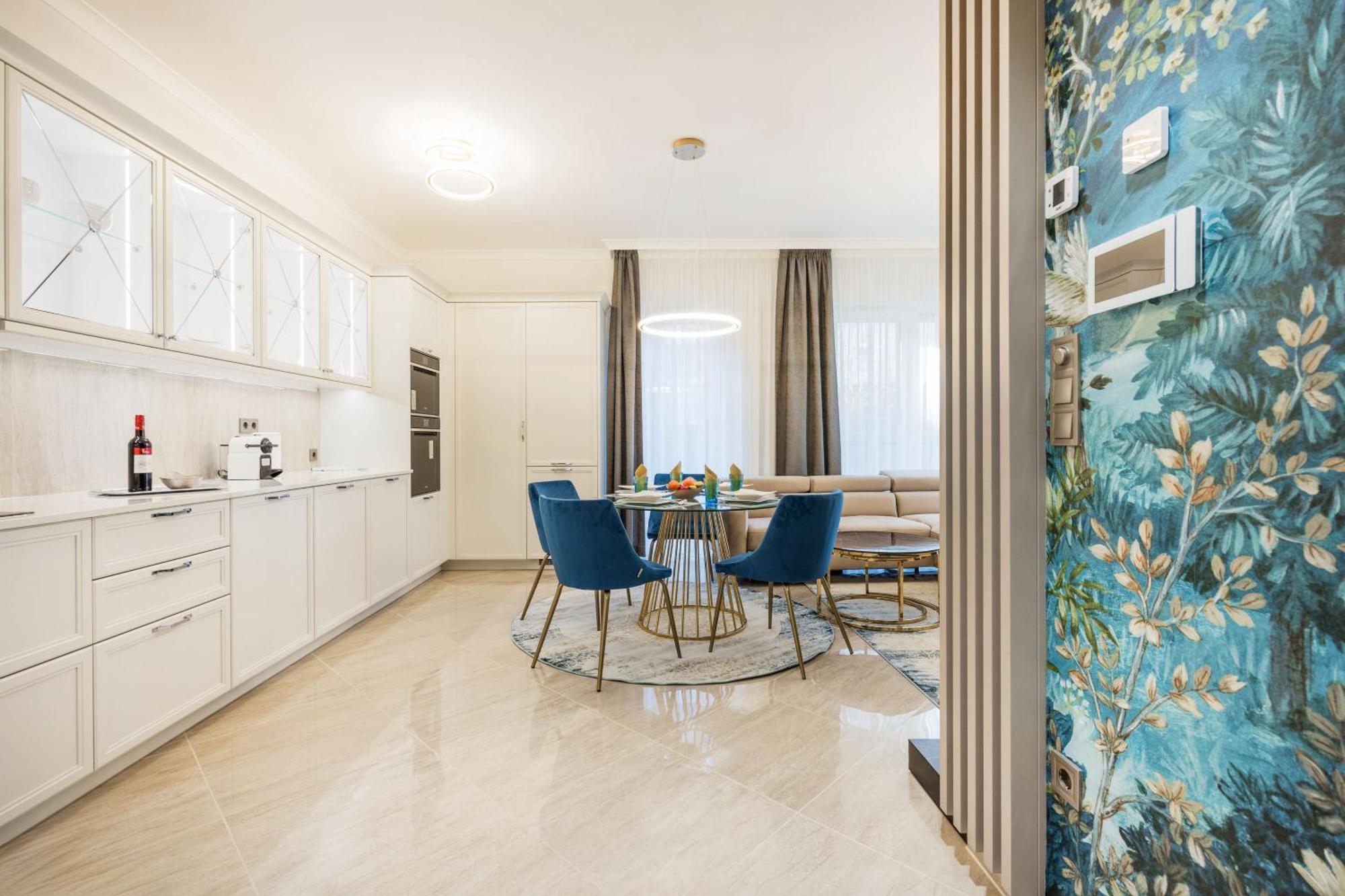 Stylish Ground-floor Comfort W Terrace & Parking Appartement