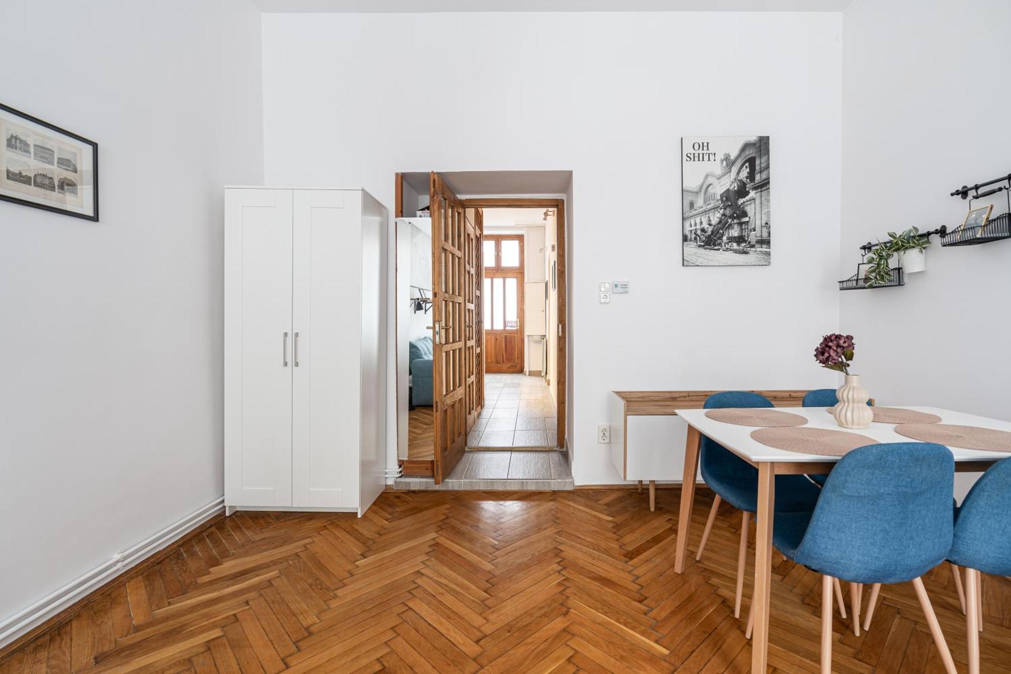 R7 * Budapeszt