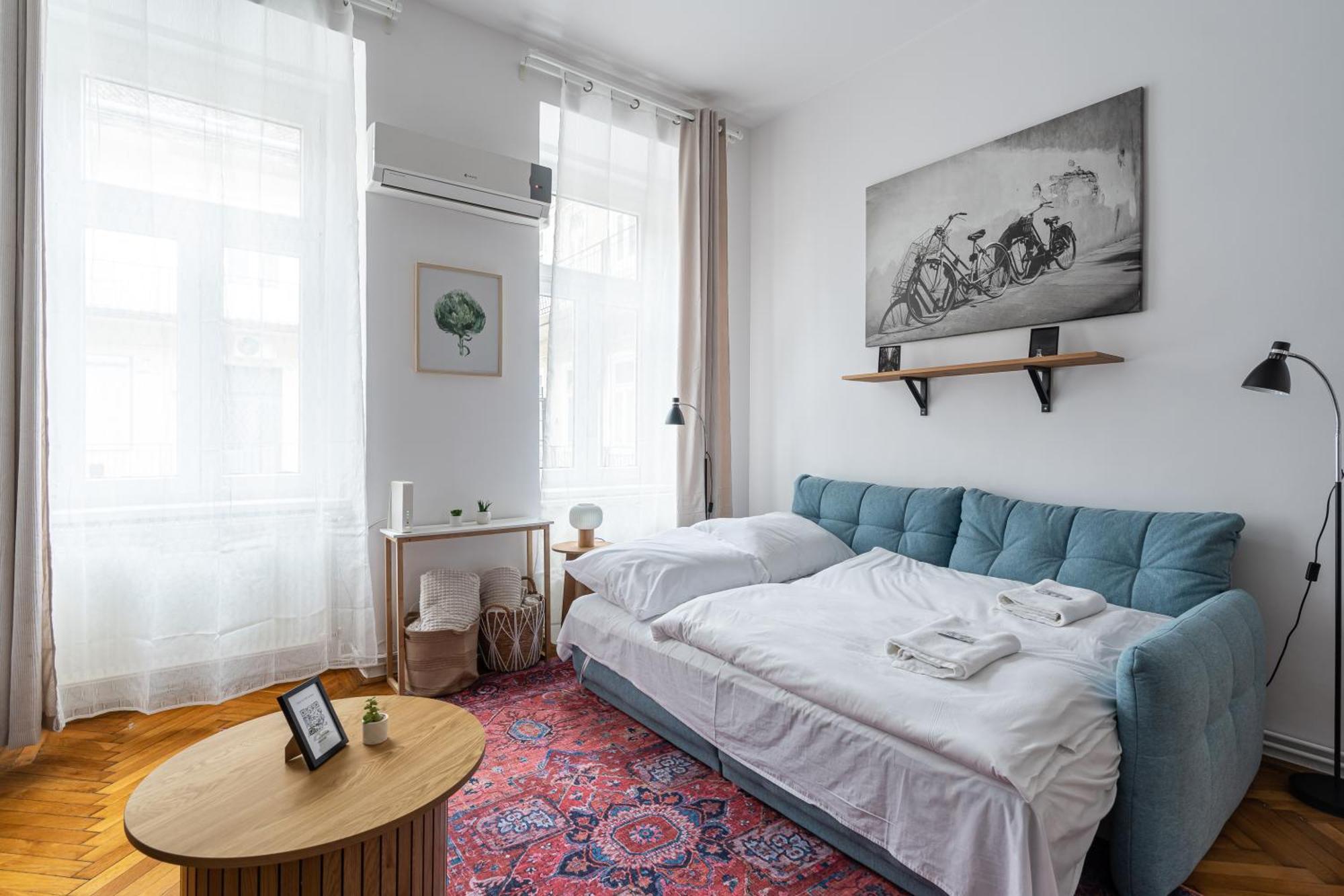 R7 Apartament