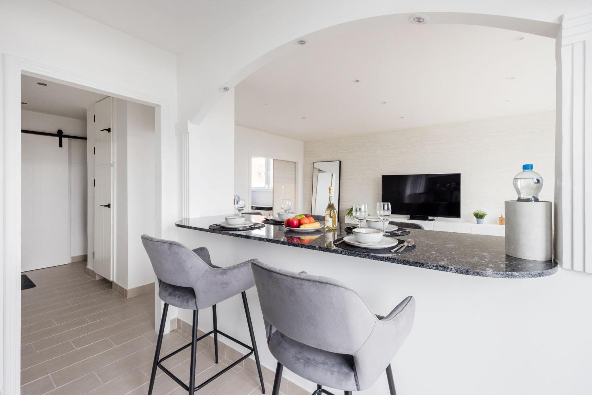 Tranquil Hideaway On Gellert Hill With Parking *