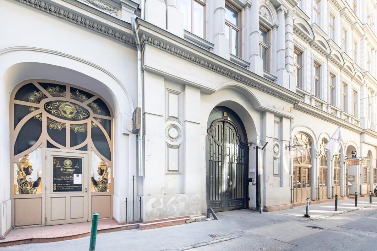 Ultra - New - Ac * Budapešť