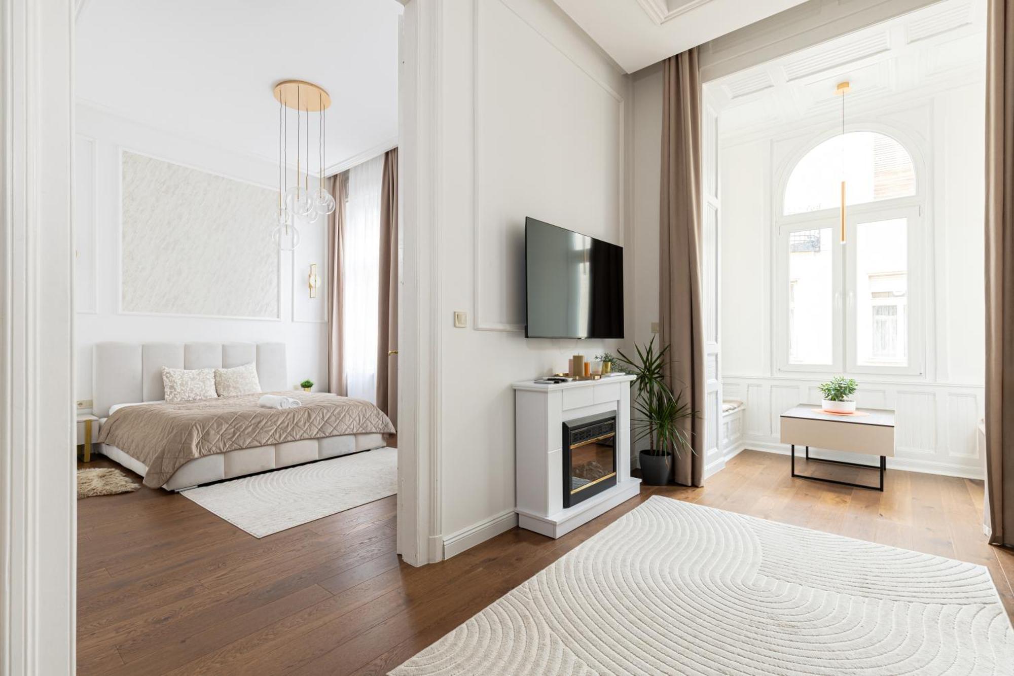 Luxurious N' Elegant Opera In The Heart Of Boedapest