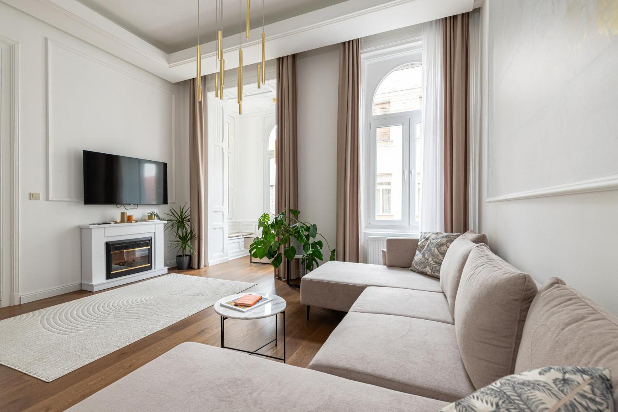 Luxurious N' Elegant Opera In The Heart Of Appartement Boedapest