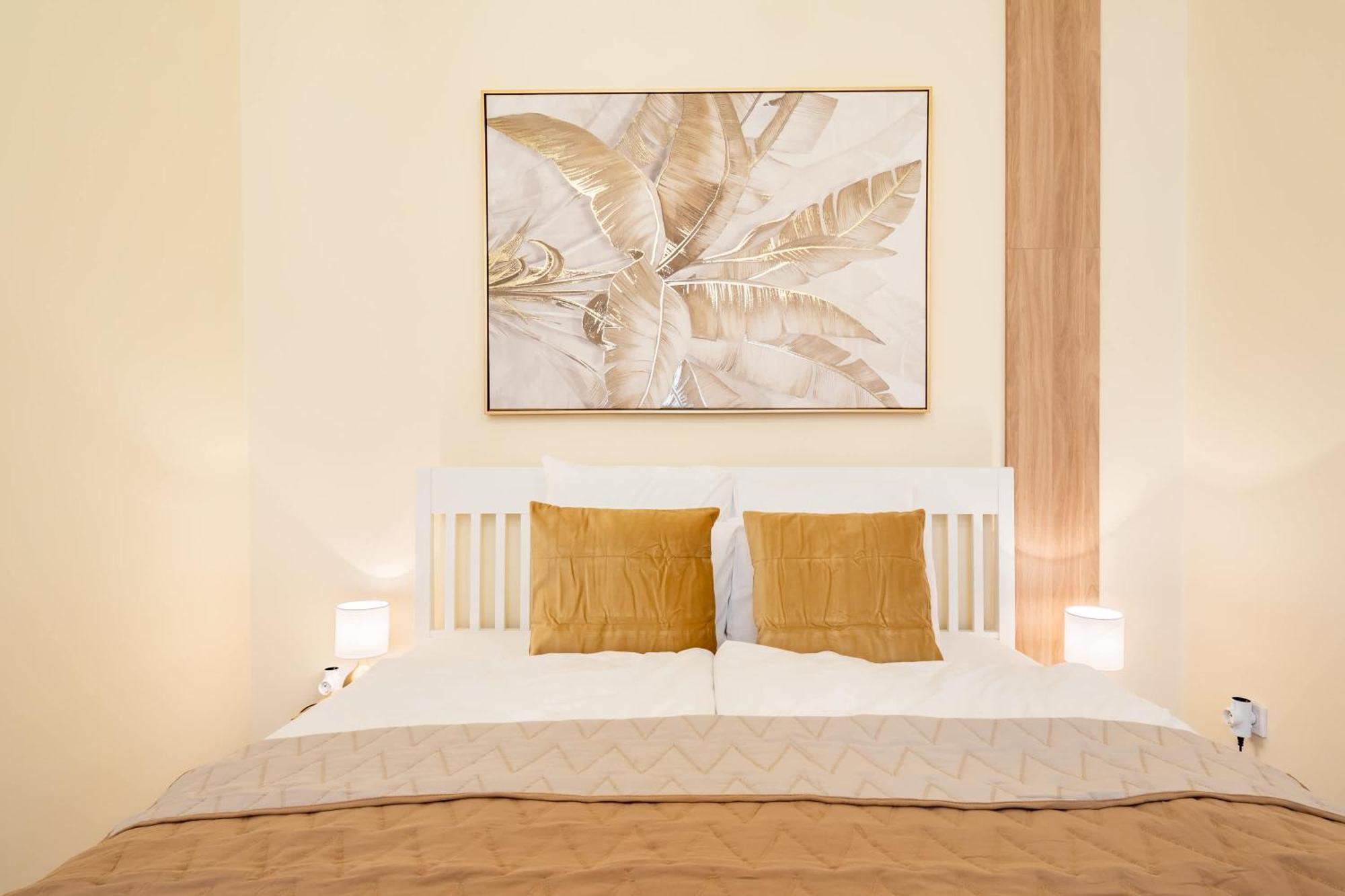 Very - Comfy - New Budapest