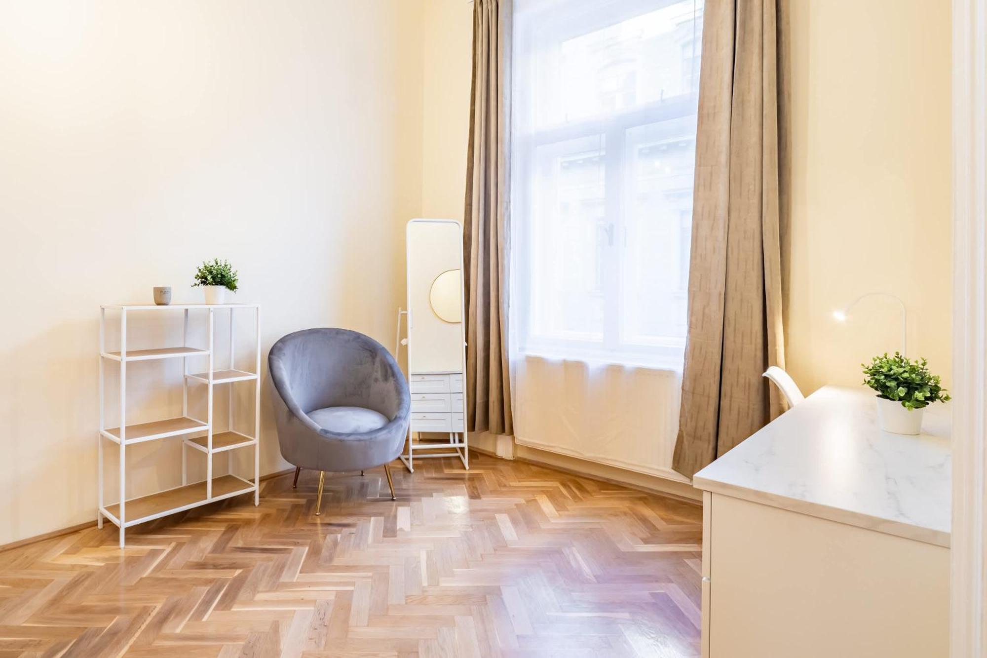 Very - Comfy - New Budapest