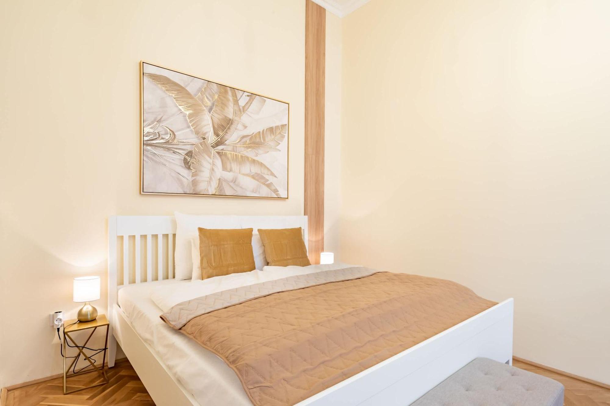 Very - Comfy - New Budapest