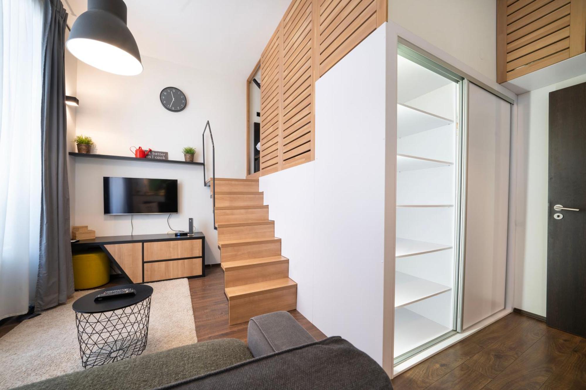 Park Corner Loft Near Heroes' Square Apartment *