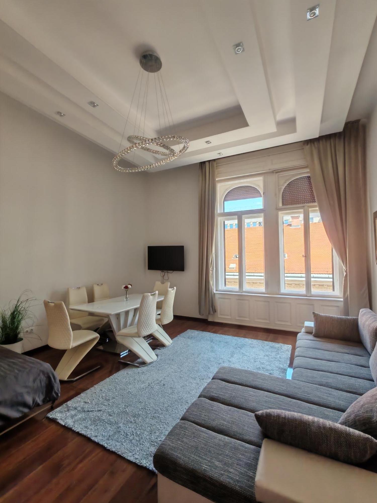 Basilika View Imperial -sas Street -need Reservation For Free Parking Budapest