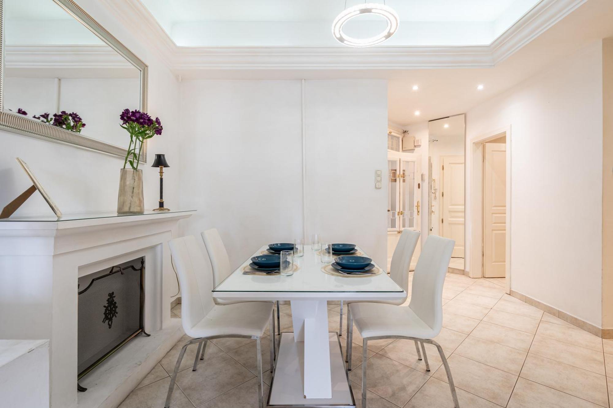 Amora Homes Basilica And Castle View Luxury Suite, Free Parking Reservation Needed *