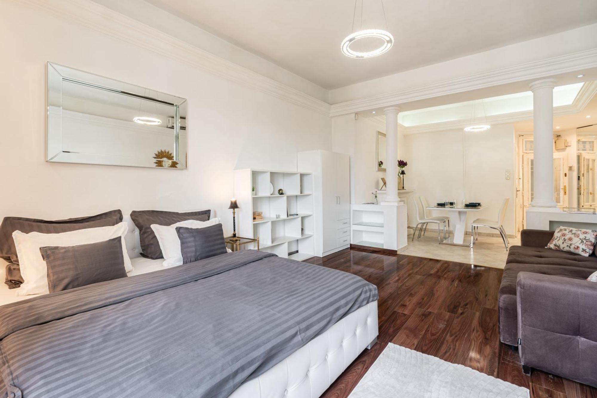 Amora Homes Basilica And Castle View Luxury Suite, Free Parking Reservation Needed Apartamento