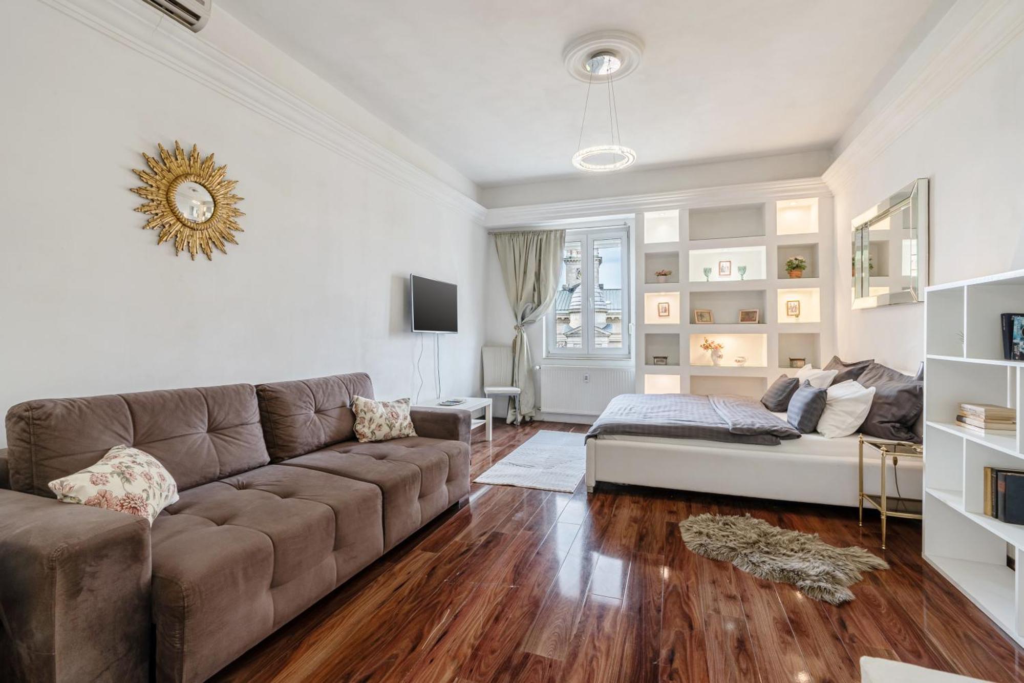 Amora Homes Basilica And Castle View Luxury Suite, Free Parking Reservation Needed Apartamento
