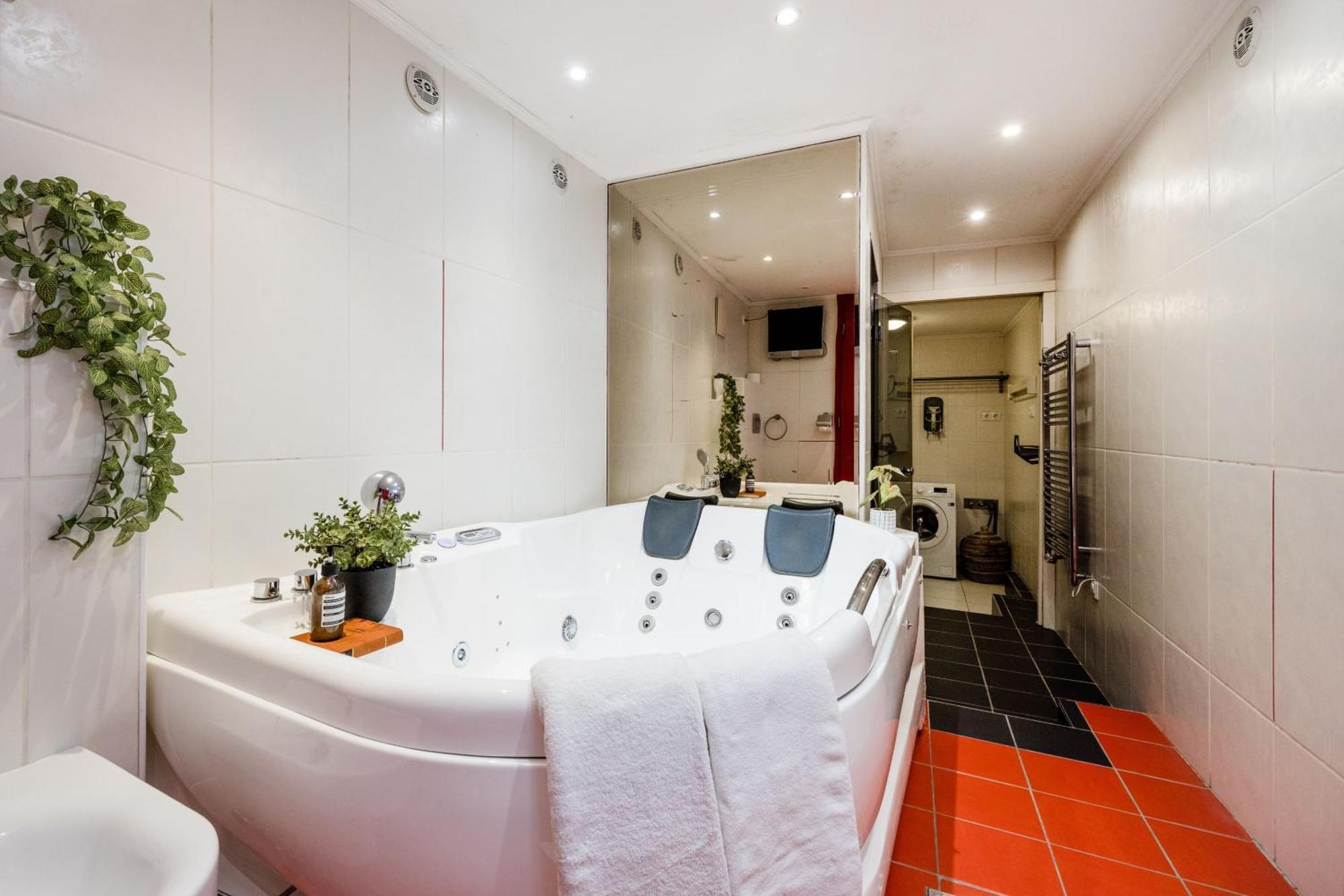 Chic Retreat With Jacuzzi By Gozsdu Udvar & Fashionst * Budapest