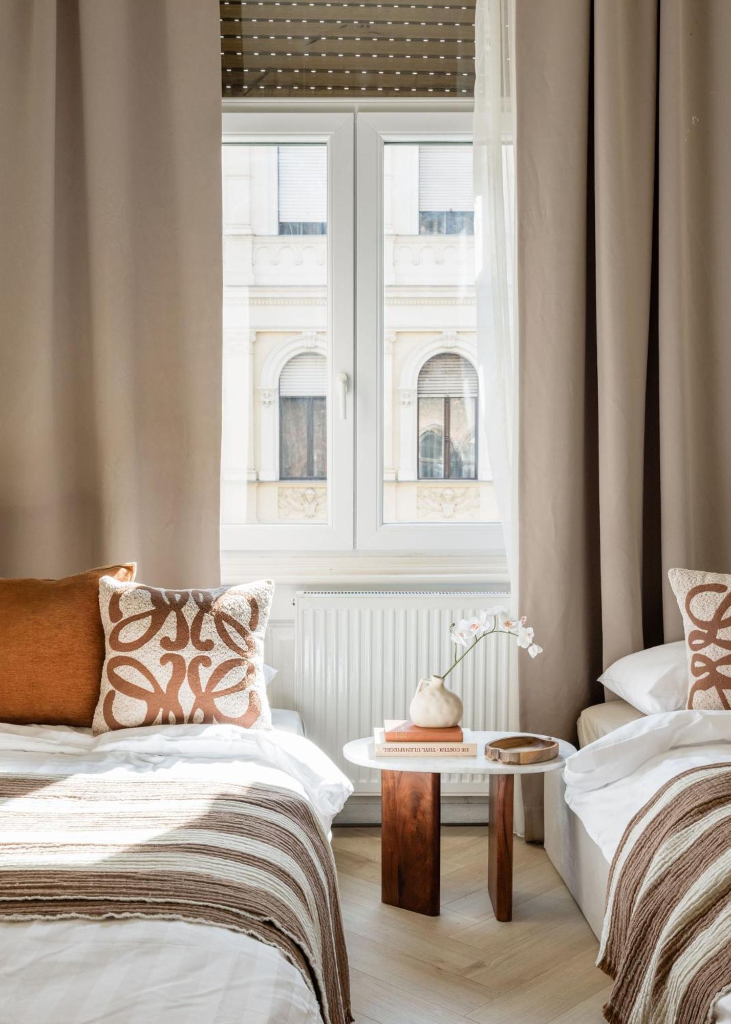 Spacious 5br By Opera, Liszt Ferenc & Centre * Budapest